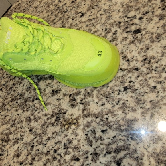 Balenciaga neon Green UK 43 US 10 worn just once - Picture 2 of 7